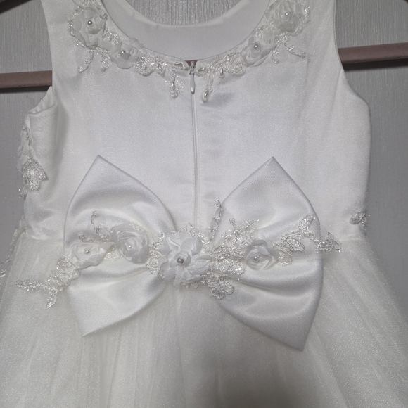 Princess Daliana Communion/Flower Girl Dress With Matching Veil And Fur Cape - Picture 8 of 16